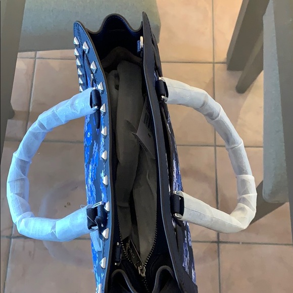 Michael Kors Blue Floral Shoulder Bag - Picture 2 of 3